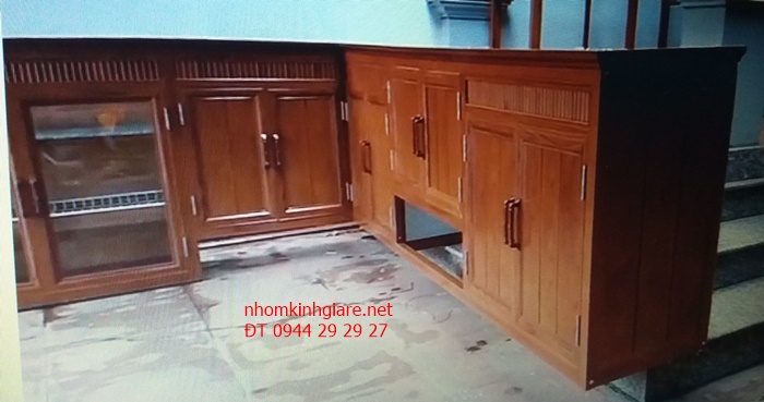 mẫu tủ bếp nhôm kính vân gỗ đẹp