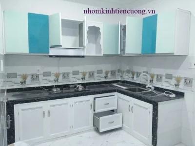 tu-bep-nhom-kinh-hcm.jpg