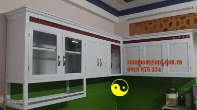 tu-bep-nhom-kinh-treo-tuong.jpg