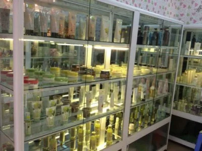 mau-tu-kinh-ban-hang-my-pham-dep-tien-cuong