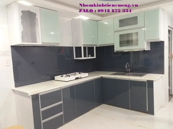 Thi công tủ bếp nhôm kính đẹp 1