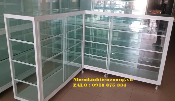 Tủ kính bán hàng giá bao nhiêu tiền 2