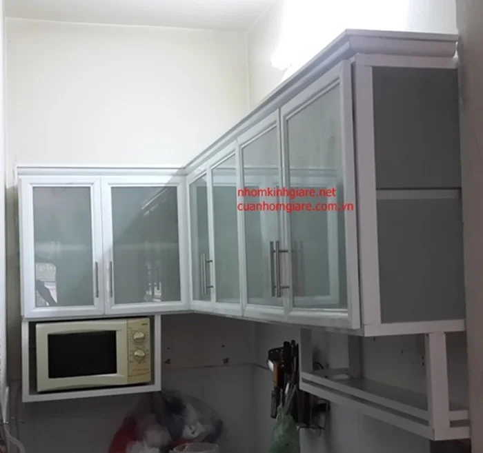 tu-bep-nhom-kinh-treo-tuong-2.jpg