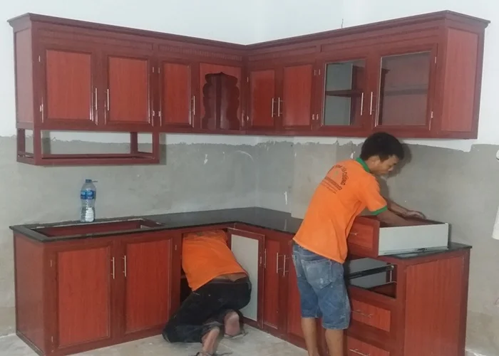 Báo giá tủ bếp nhôm kính vân gỗ 1