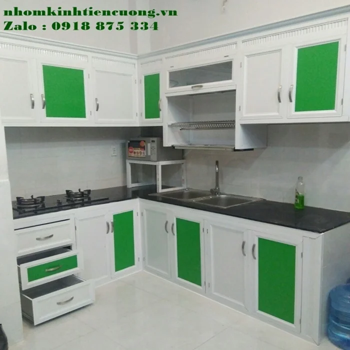 Tủ bếp bằng nhôm kính 3