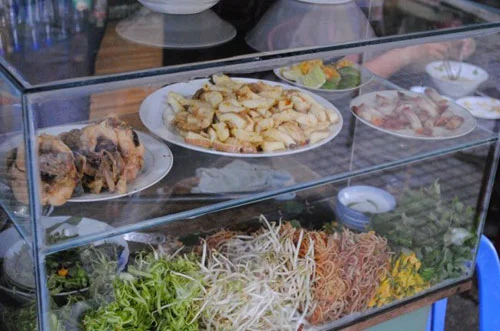Tủ nhôm kính bán hàng ăn 1