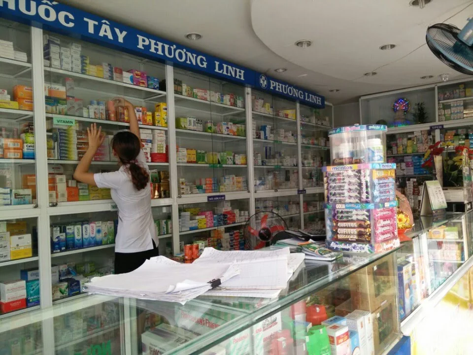 Tủ trưng bày thuốc tây 1