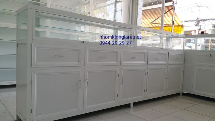 Giá tủ quầy thuốc tây 3