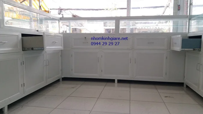 Tủ kính nhà thuốc tây 2
