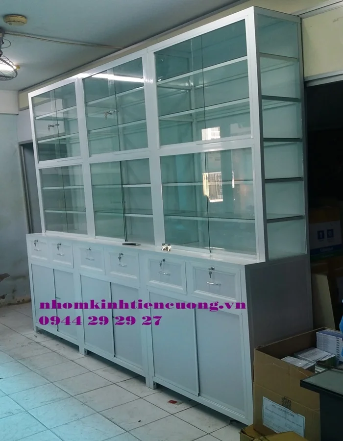 Giá tủ quầy thuốc tây 2