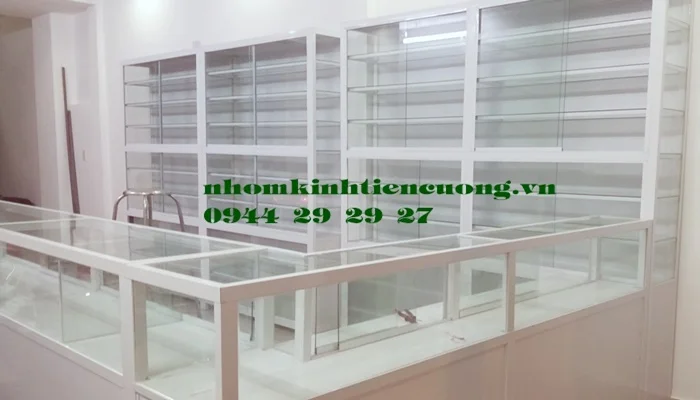Giá tủ quầy thuốc tây 1