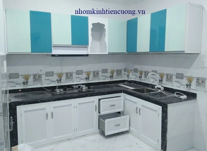 Có nên làm tủ bếp nhôm kính không?1