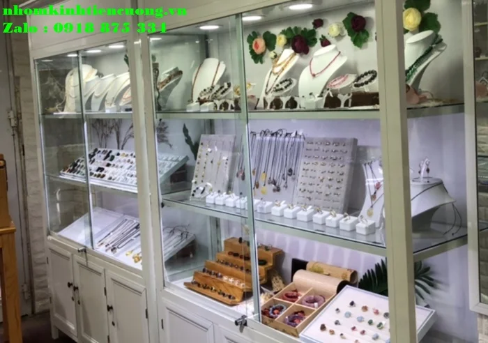 Mẫu tủ nhôm kính bán hàng đẹp 2