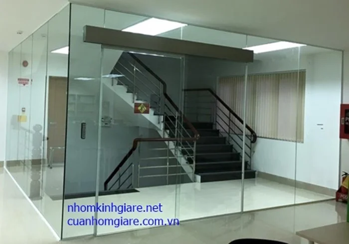 Lan can kính cầu thang 3