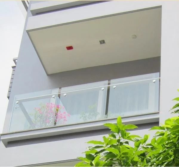 Lan can kính cầu thang 1