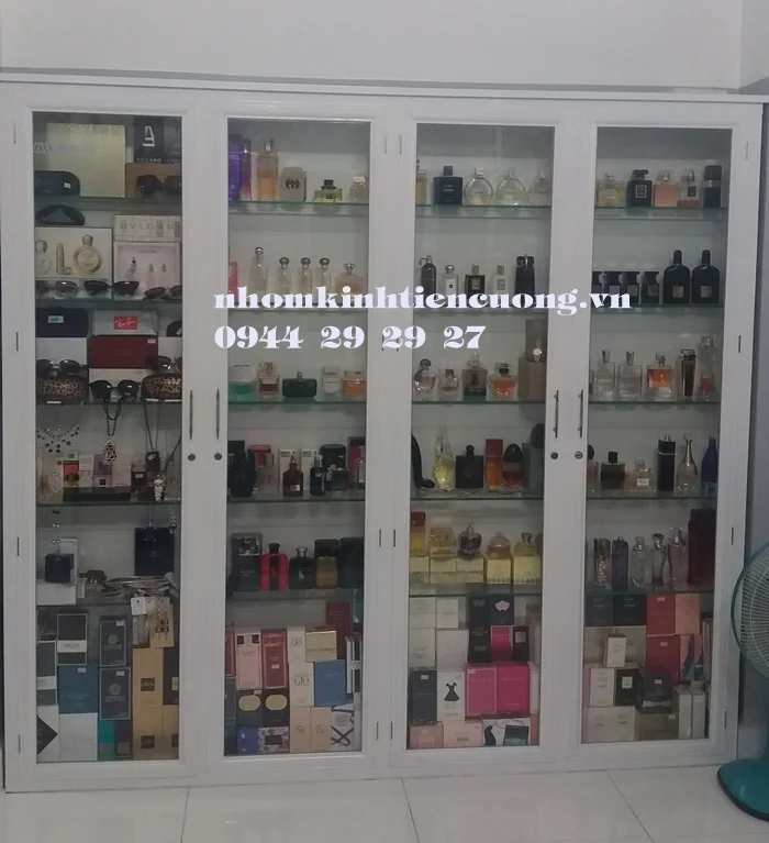 Tủ kính trưng bày 13