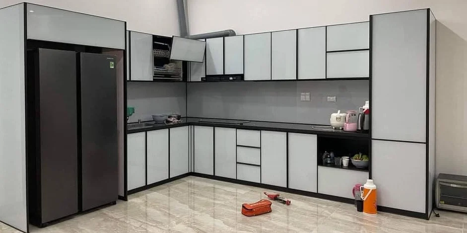 Tủ bếp nhôm cánh kính 3