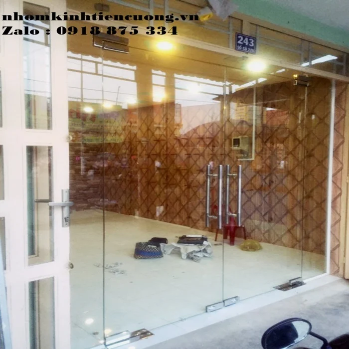 Cửa kính cường lực 2