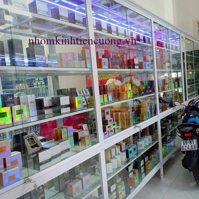 Tủ trưng bày nhôm kinh 1