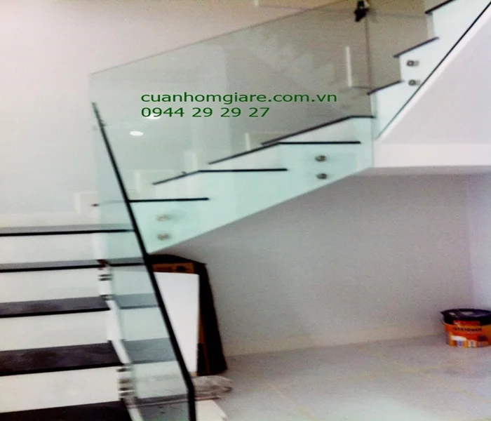 Lan can kính cường lực 2