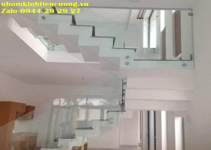 Lan can kính cường lực 5