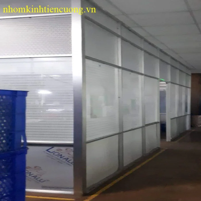 Vách kính khung nhôm báo giá thi công 3